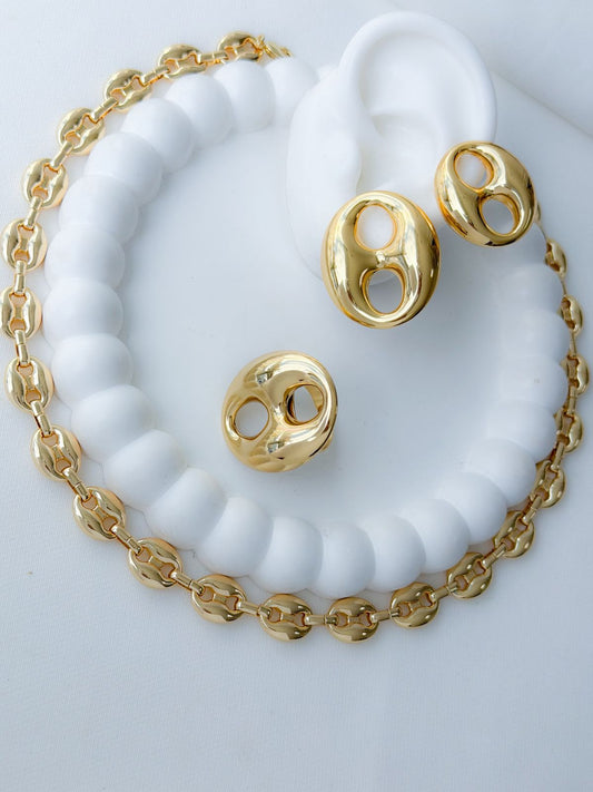 shines with gold