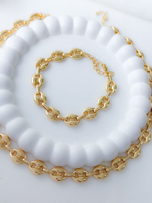 shines with gold